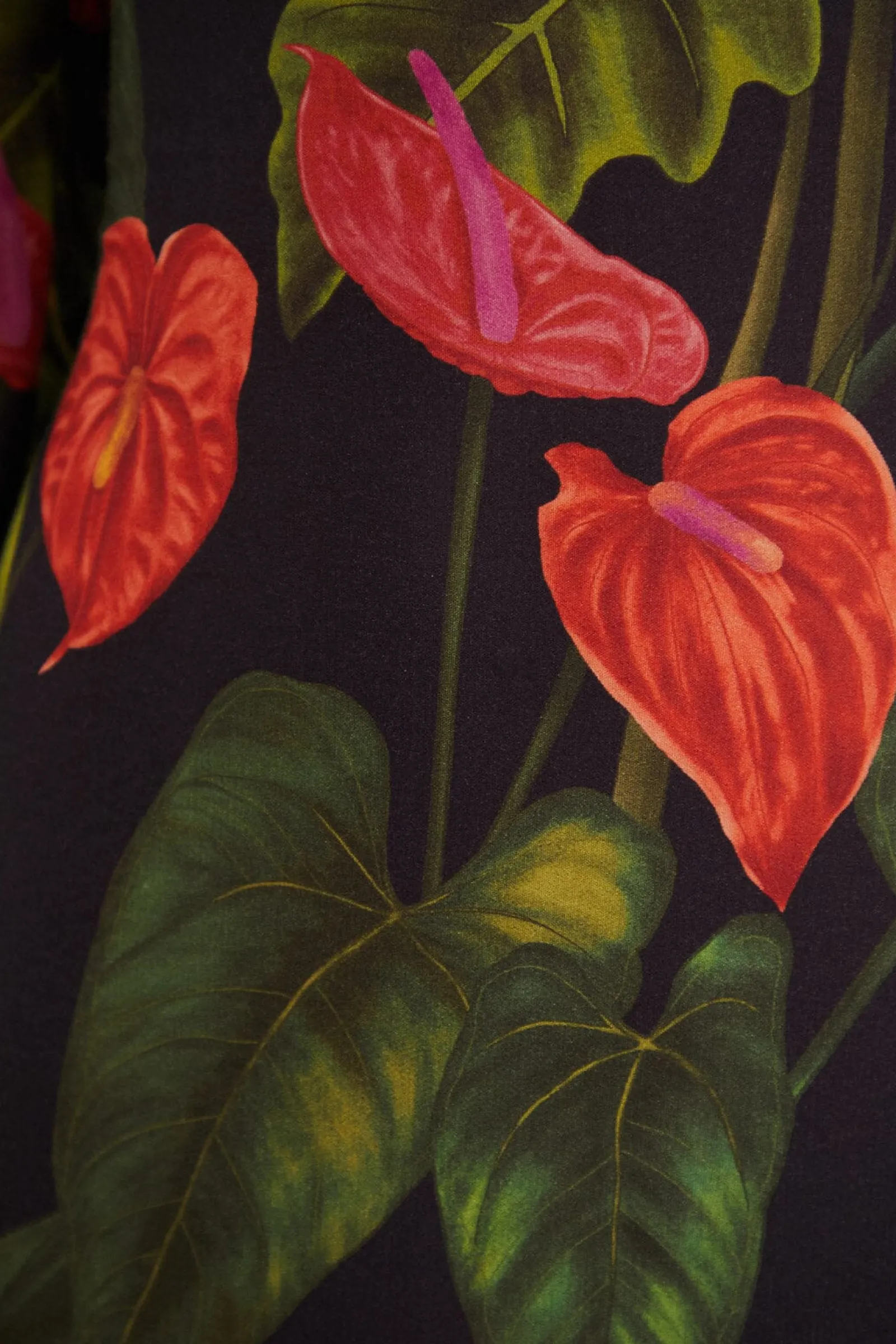 BLACK ANTHURIUM SLIT MIDI DRESS