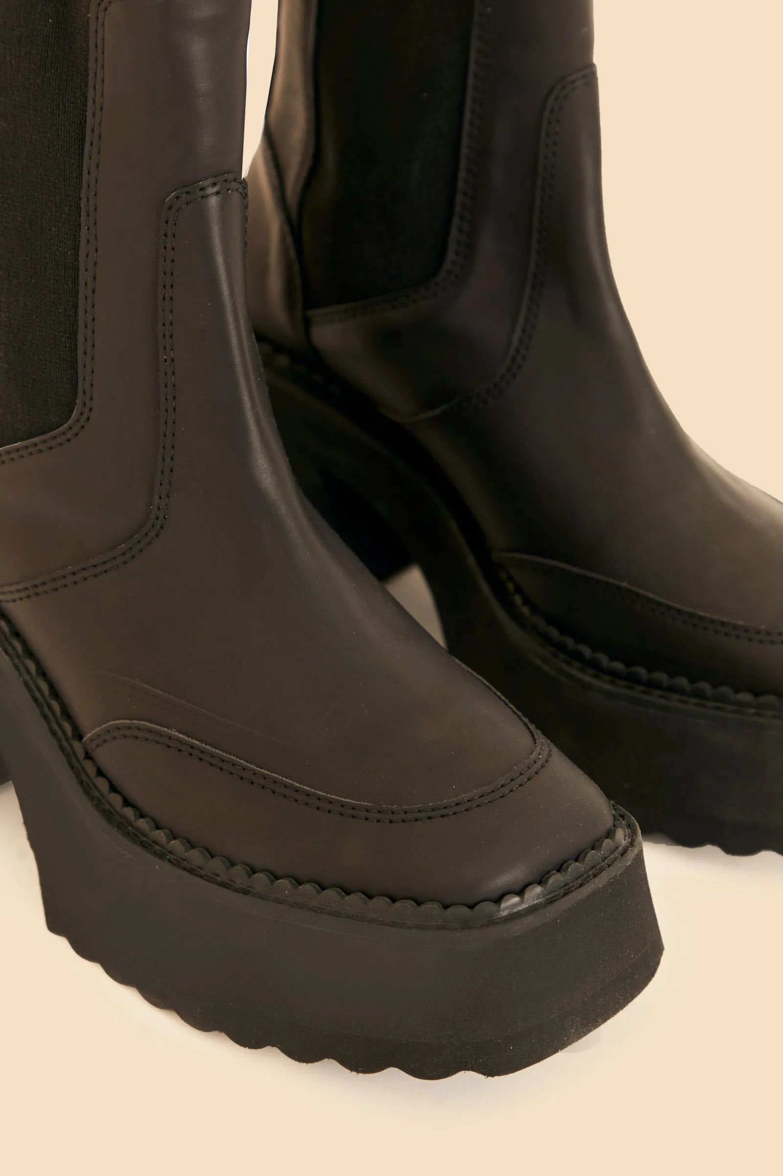 BLACK BLOCK HEEL CHELSEA BOOT