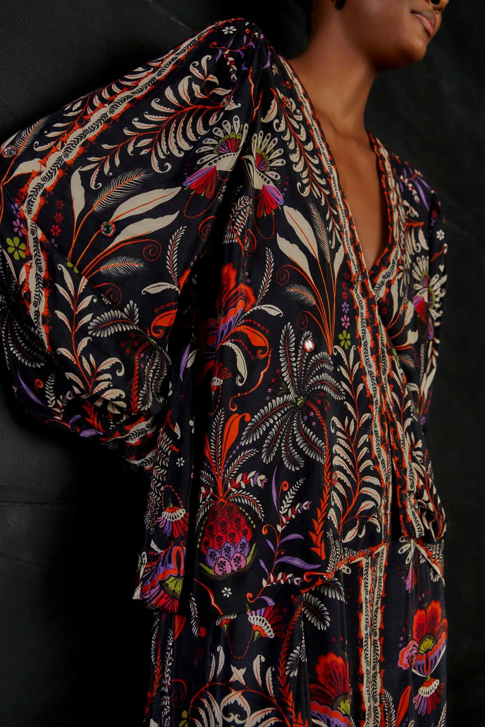 BLACK CLASSIC GARDEN MIRROR TRIM BLOUSE