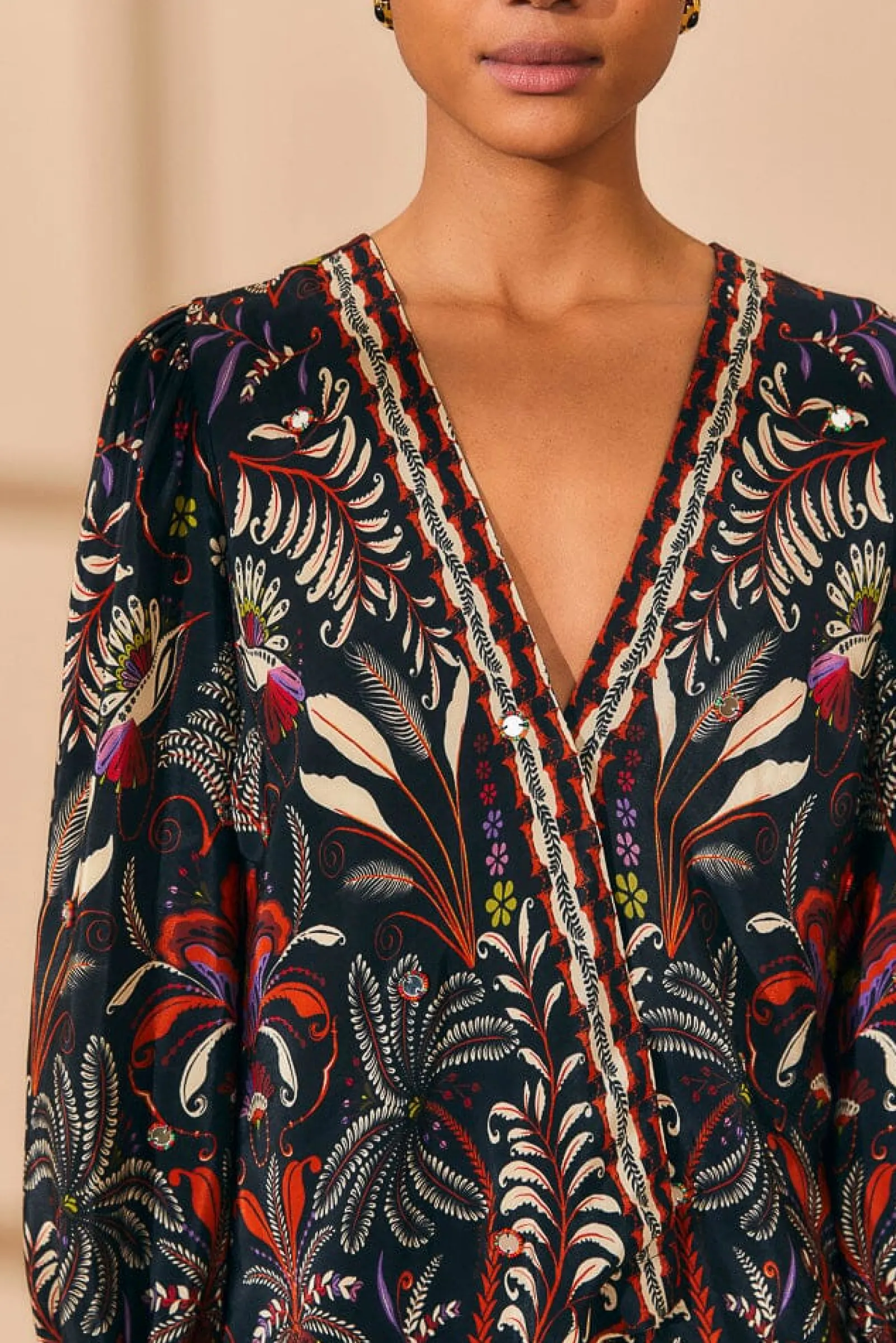 BLACK CLASSIC GARDEN MIRROR TRIM BLOUSE