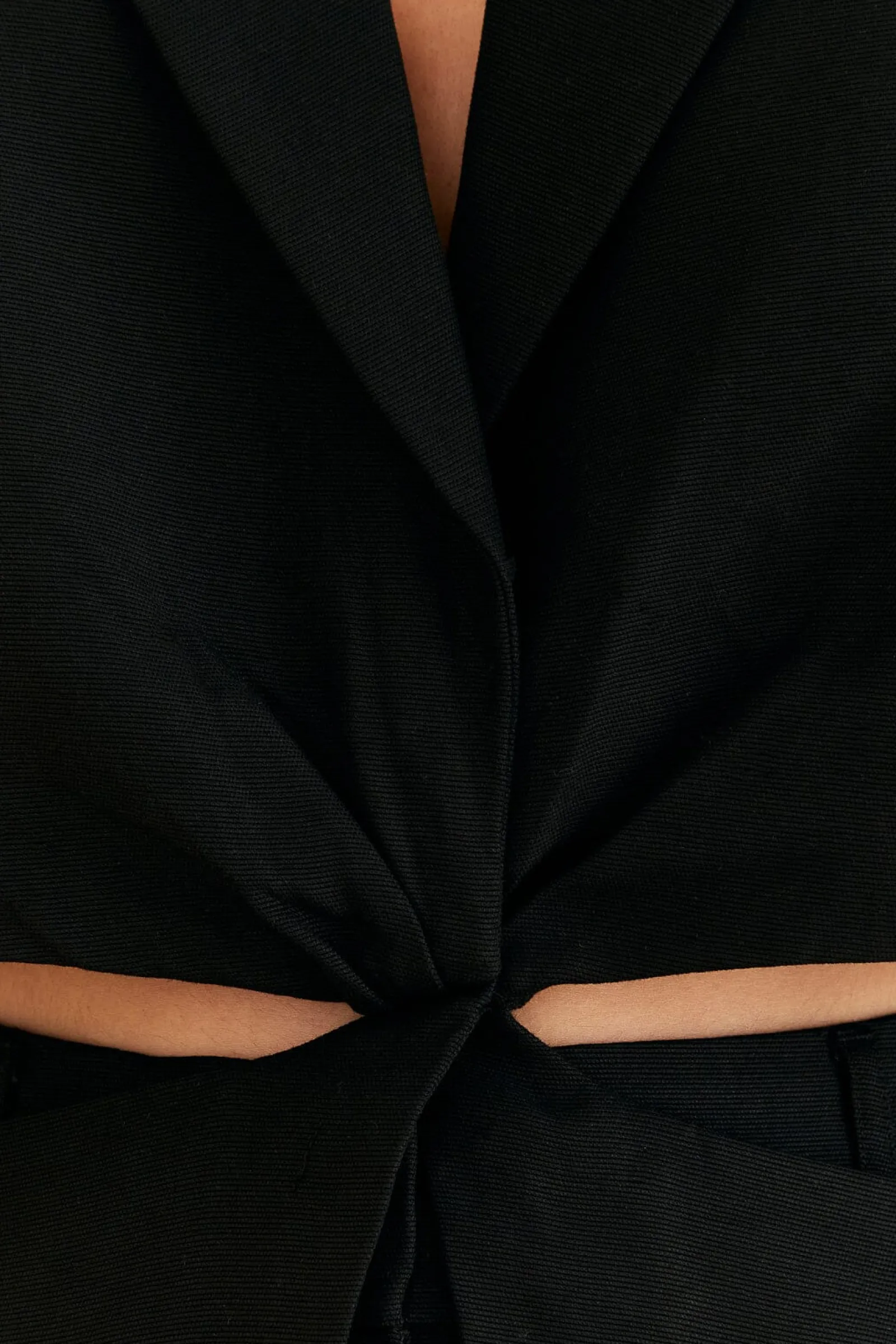 BLACK CUT OUT BLAZER