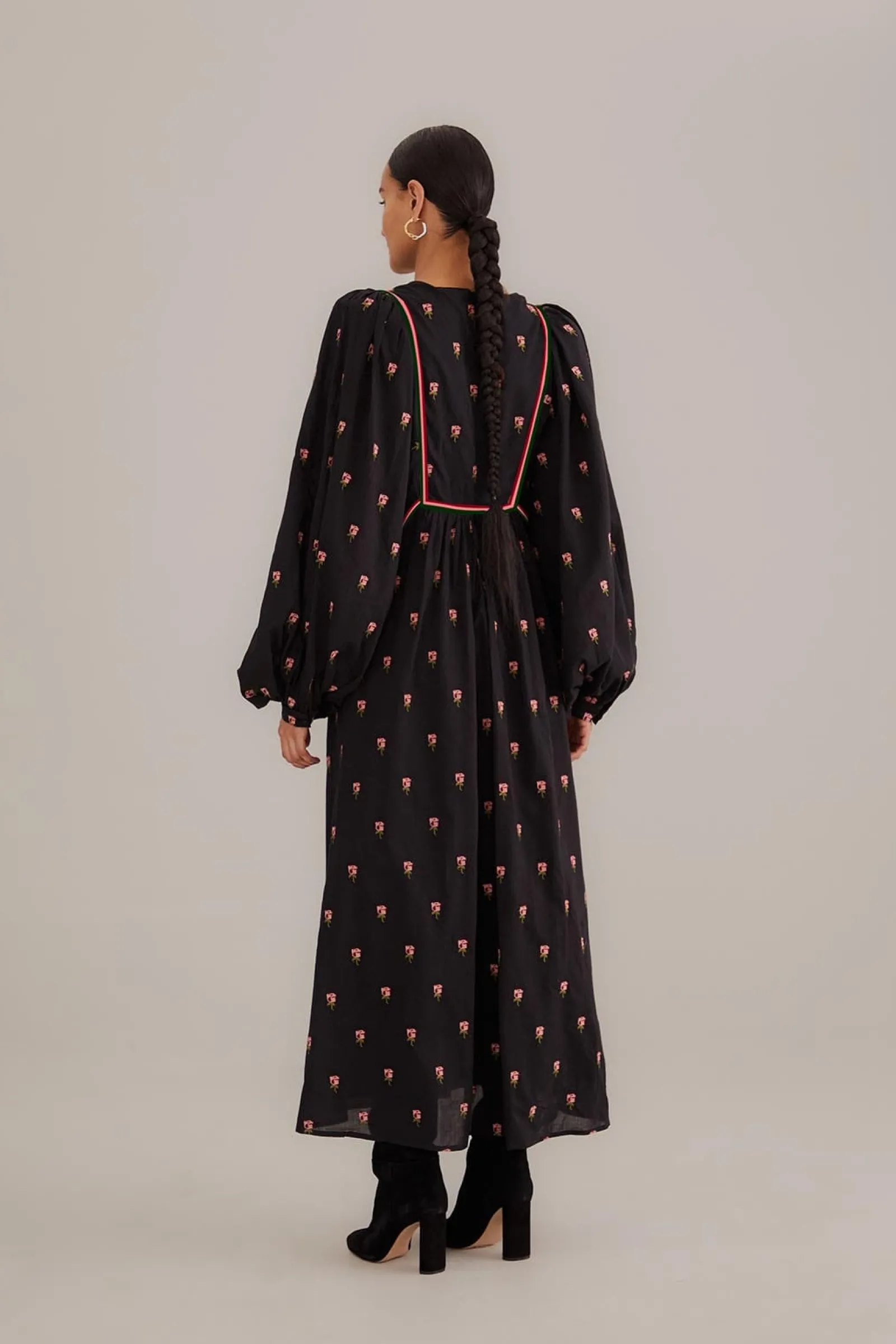 BLACK FLORAL EMBROIDERED V NECK MAXI DRESS