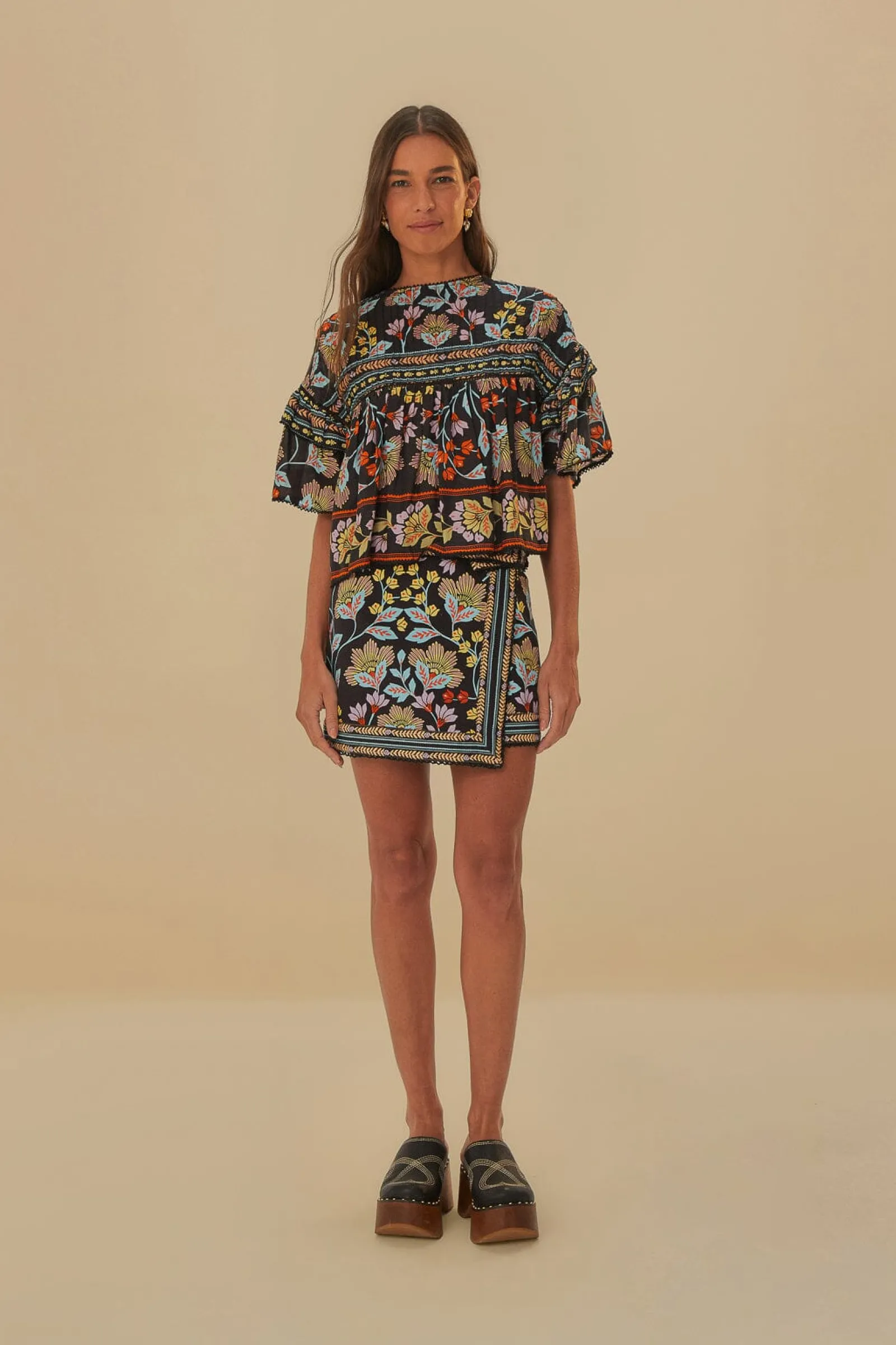 BLACK FLOWERY RUFFLE BLOUSE