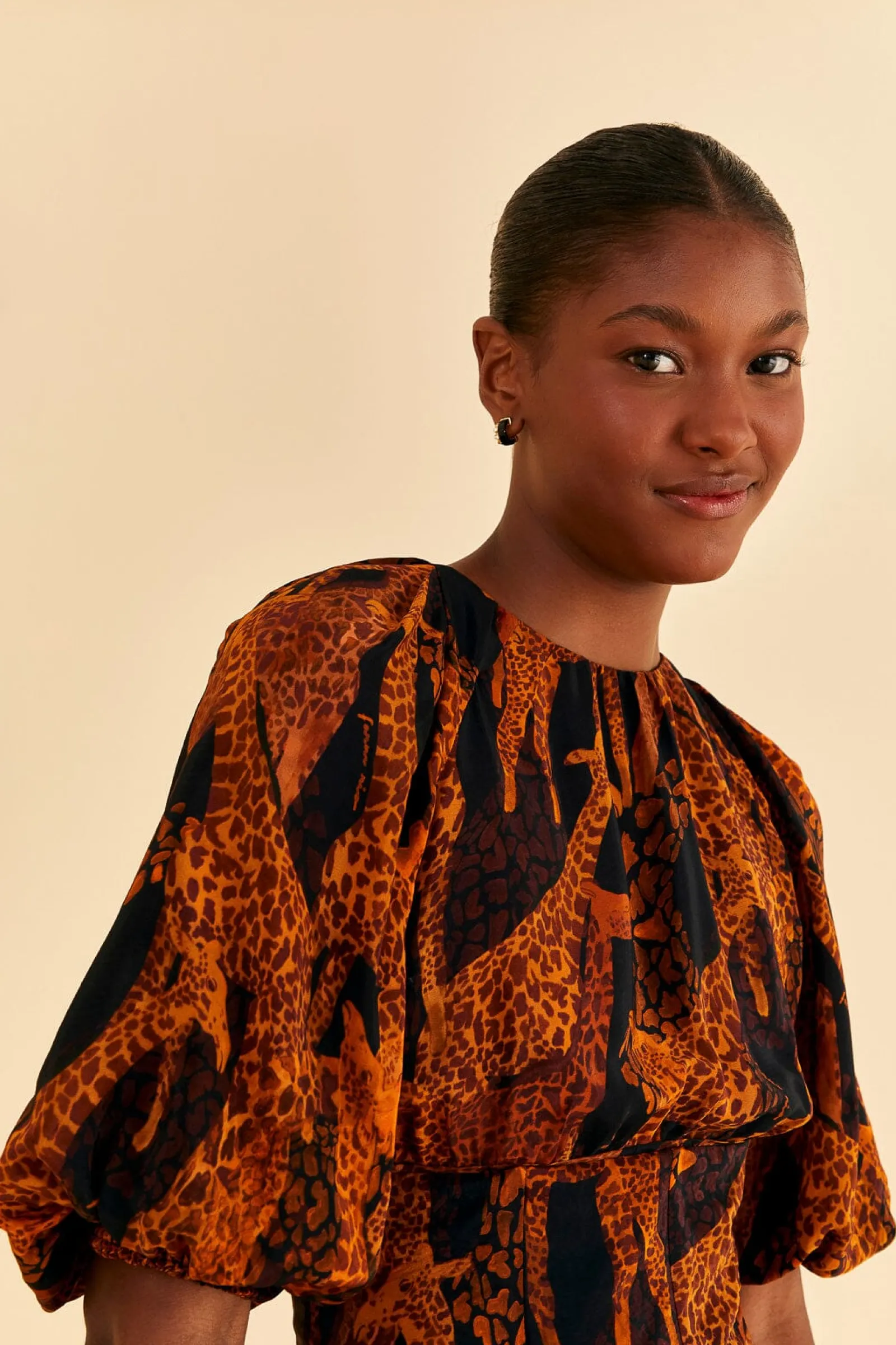 BLACK GIRAFFES PUFF SLEEVE BLOUSE