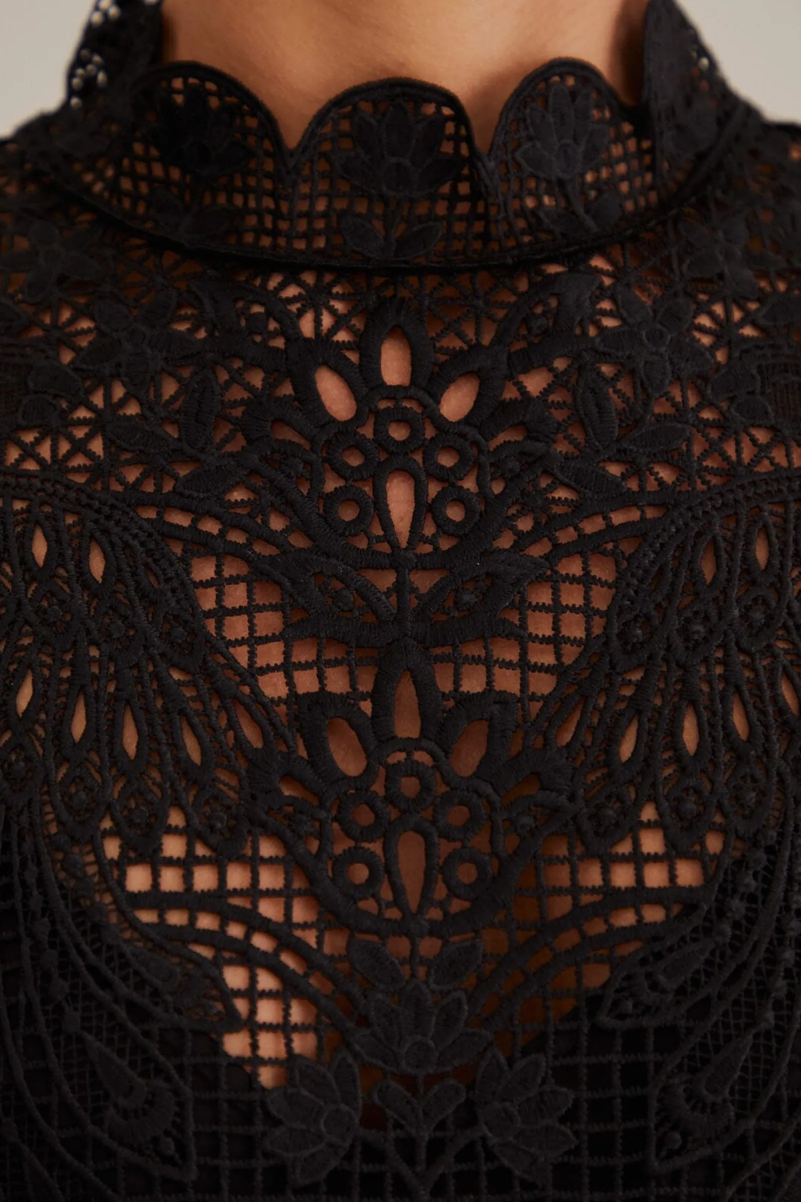 BLACK GUIPURE LONG SLEEVE MAXI DRESS