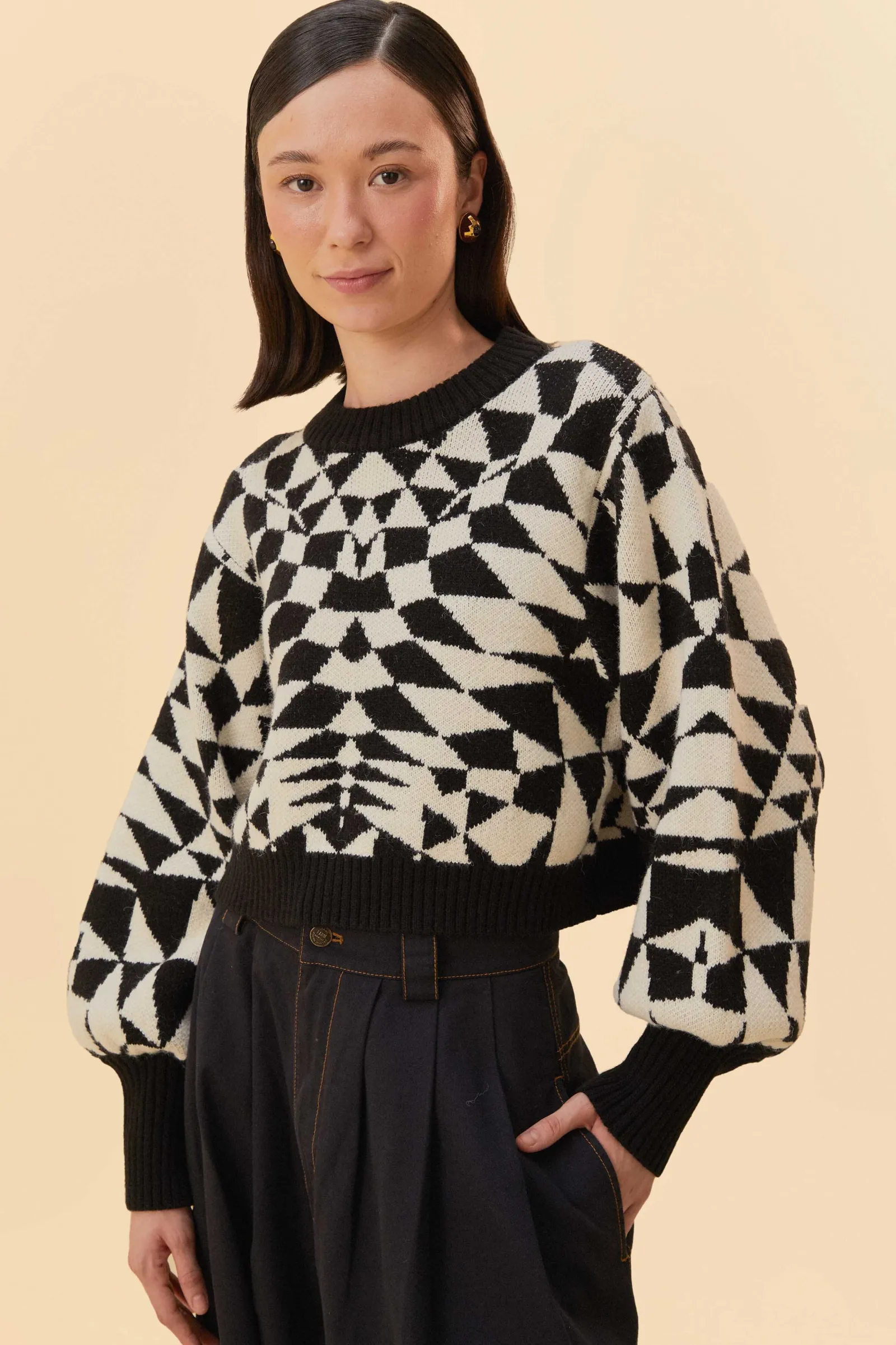  BLACK HEART DECO KNIT SWEATER