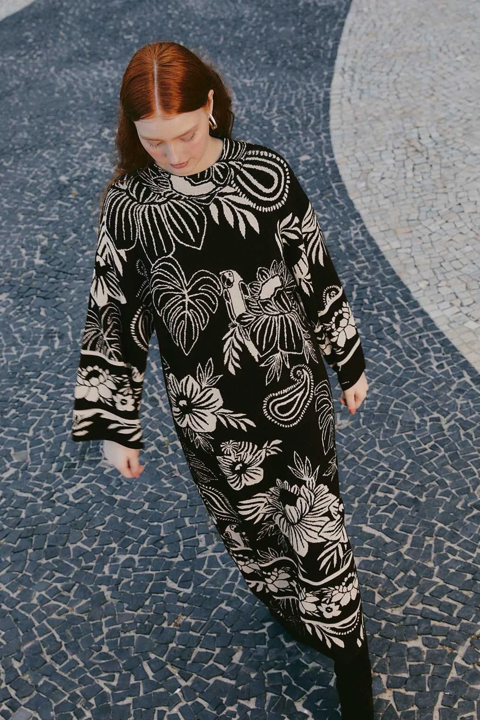 BLACK PAISLEY BLOOM KNIT DRESS