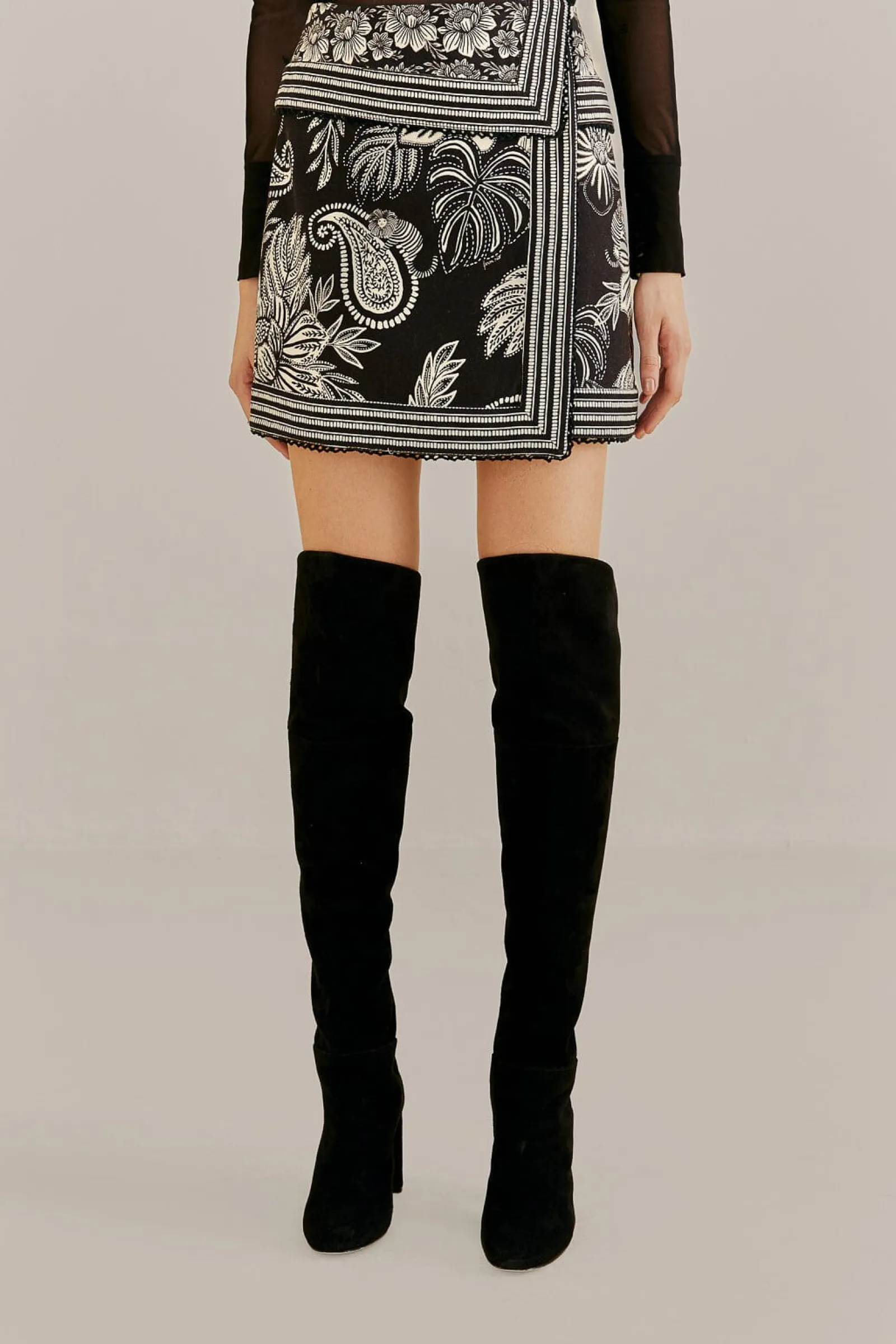 BLACK PAISLEY BLOOM MINI SKIRT