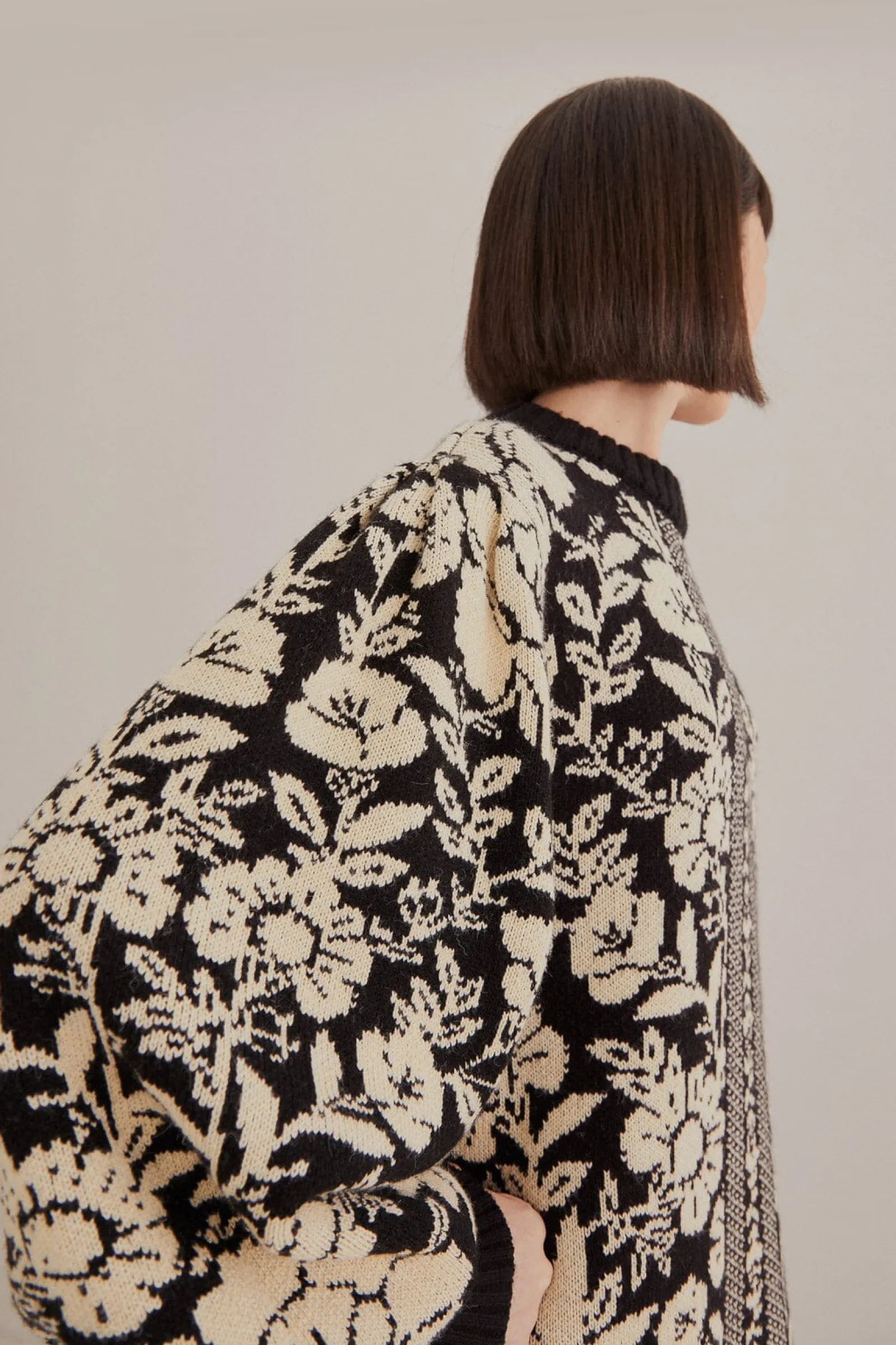 BLACK PINEAPPLE GARDEN MINI SWEATER DRESS