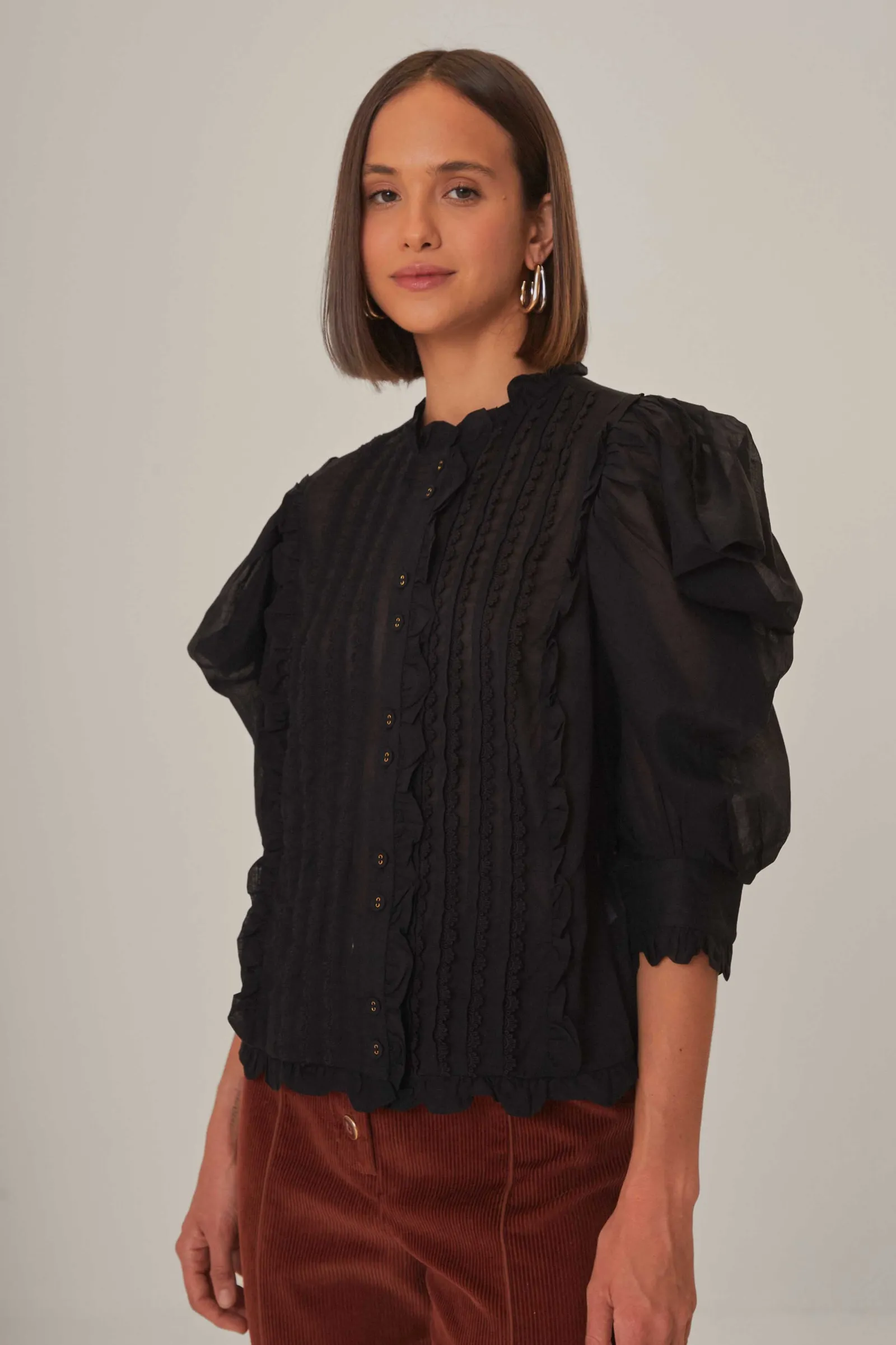  BLACK SHORT SLEEVE PLEATED BLOUSE