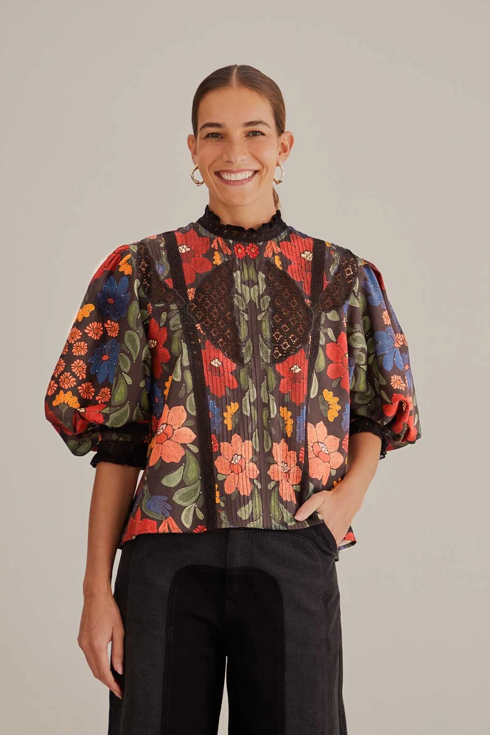  BLACK STITCHED FLOWERS SHORT SLEEVE BLOUSE