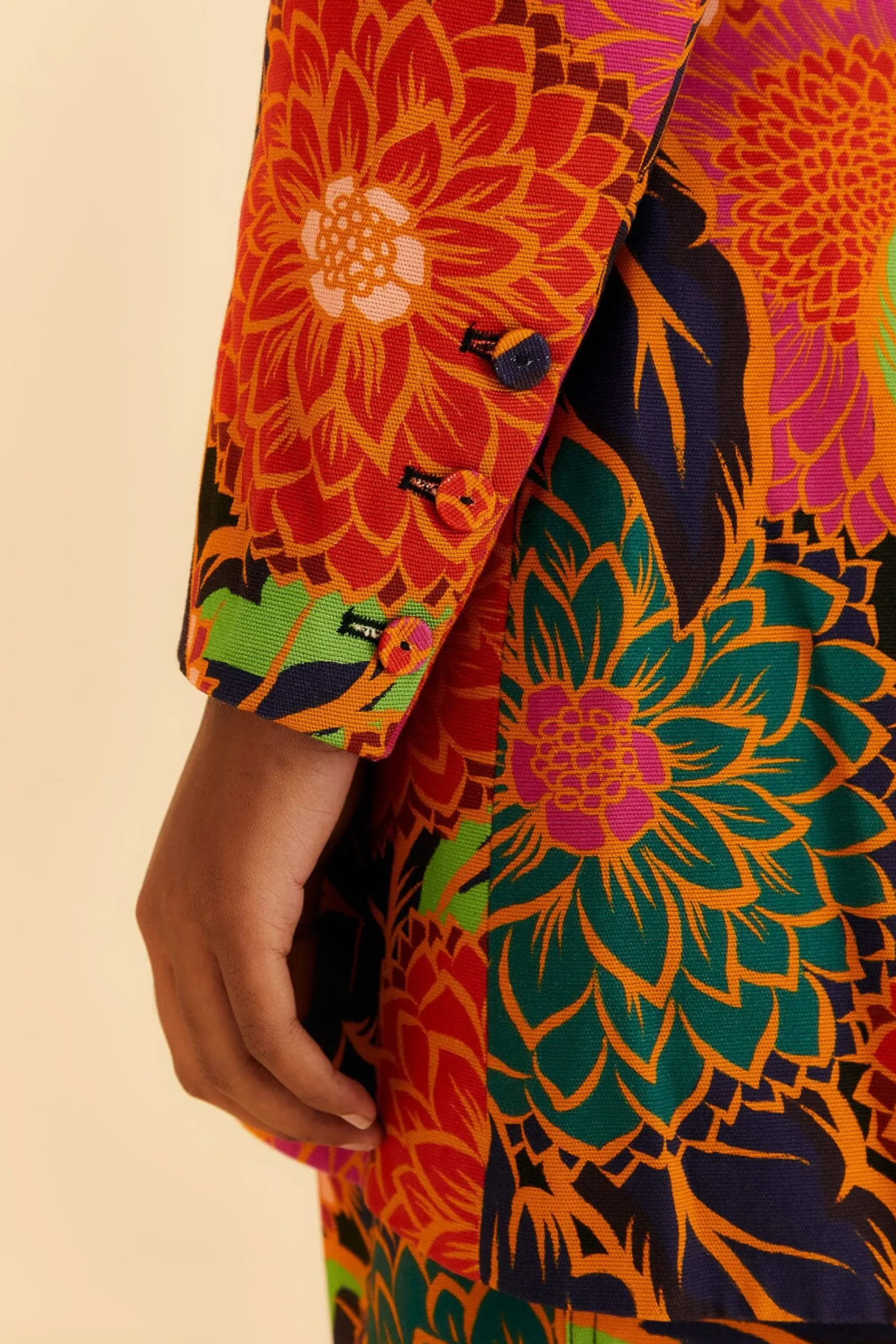 BLACK VINTAGE GARDEN CUT OUT BLAZER