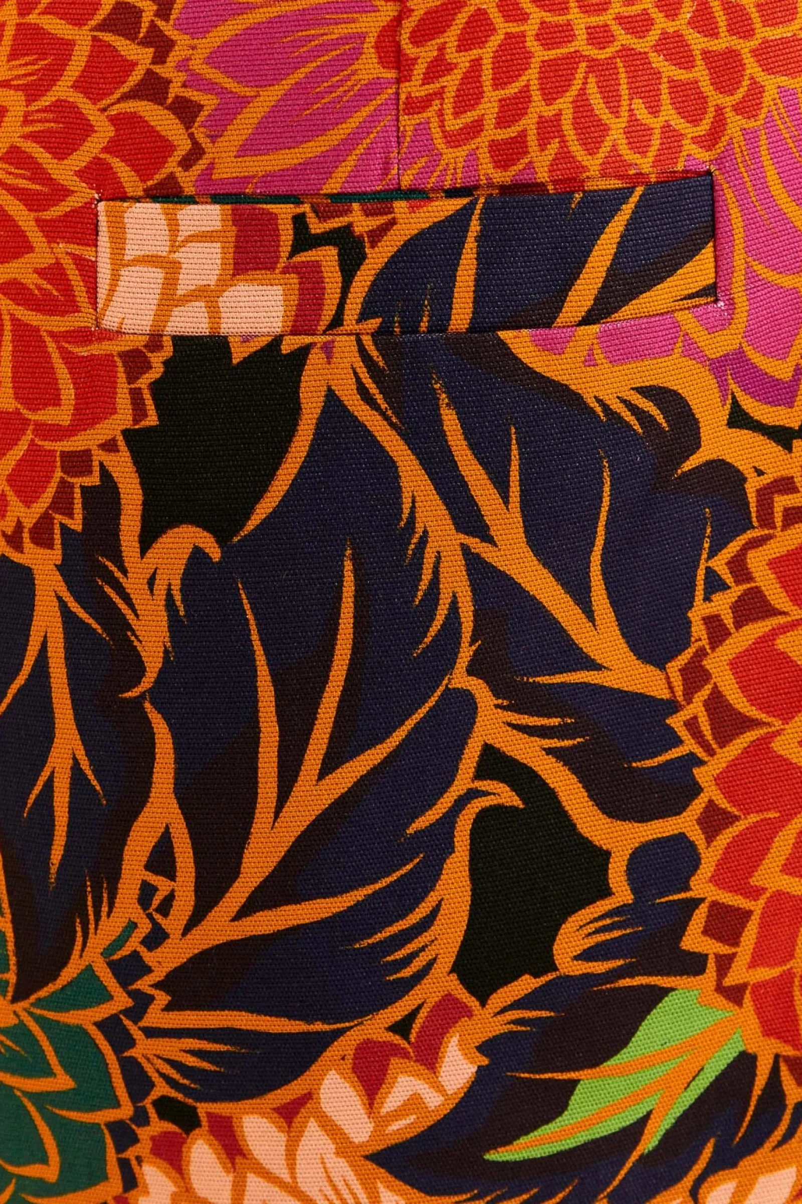 BLACK VINTAGE GARDEN CUT OUT BLAZER