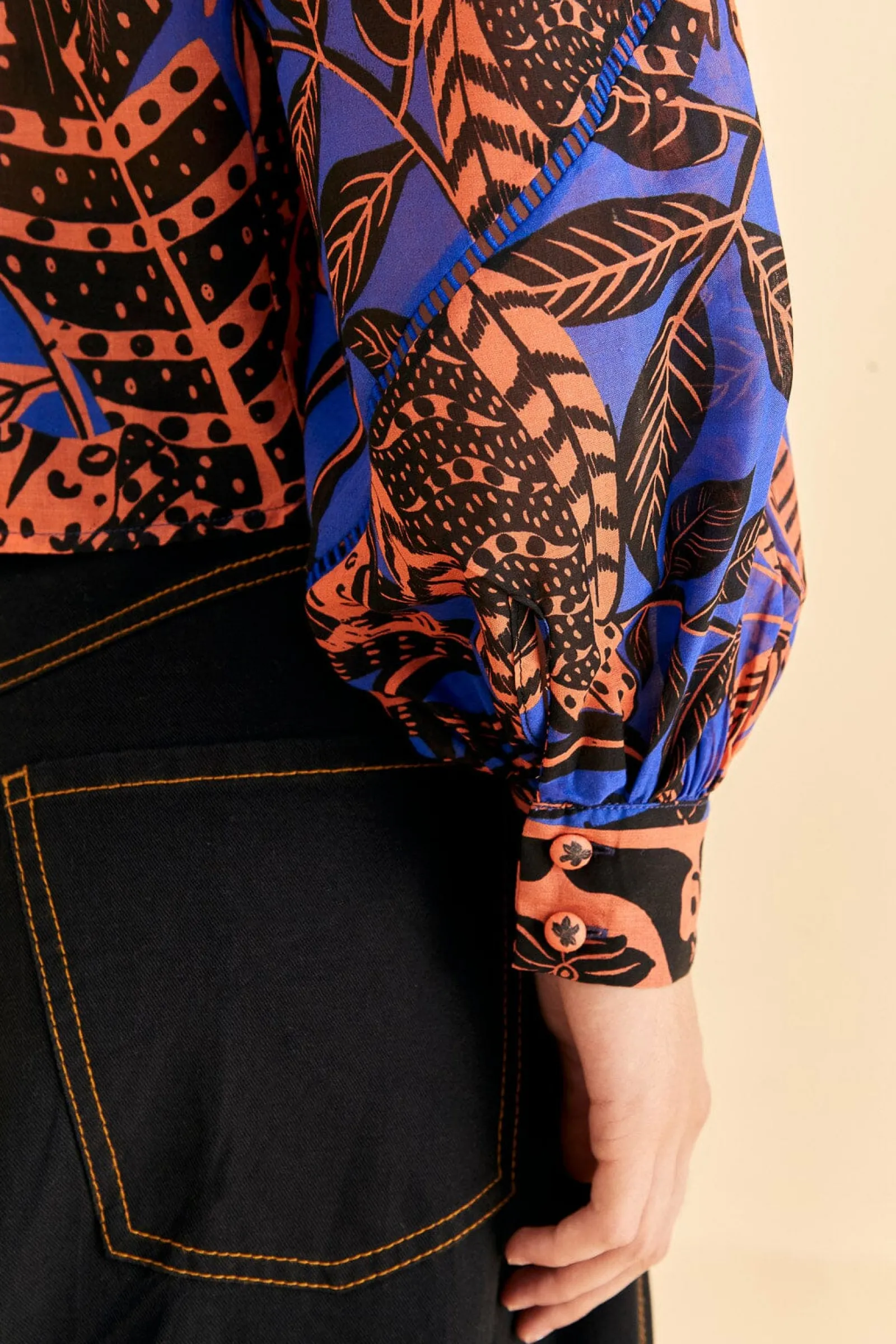 BLUE TROPICAL GOLD PLEATED LONG SLEEVE BLOUSE
