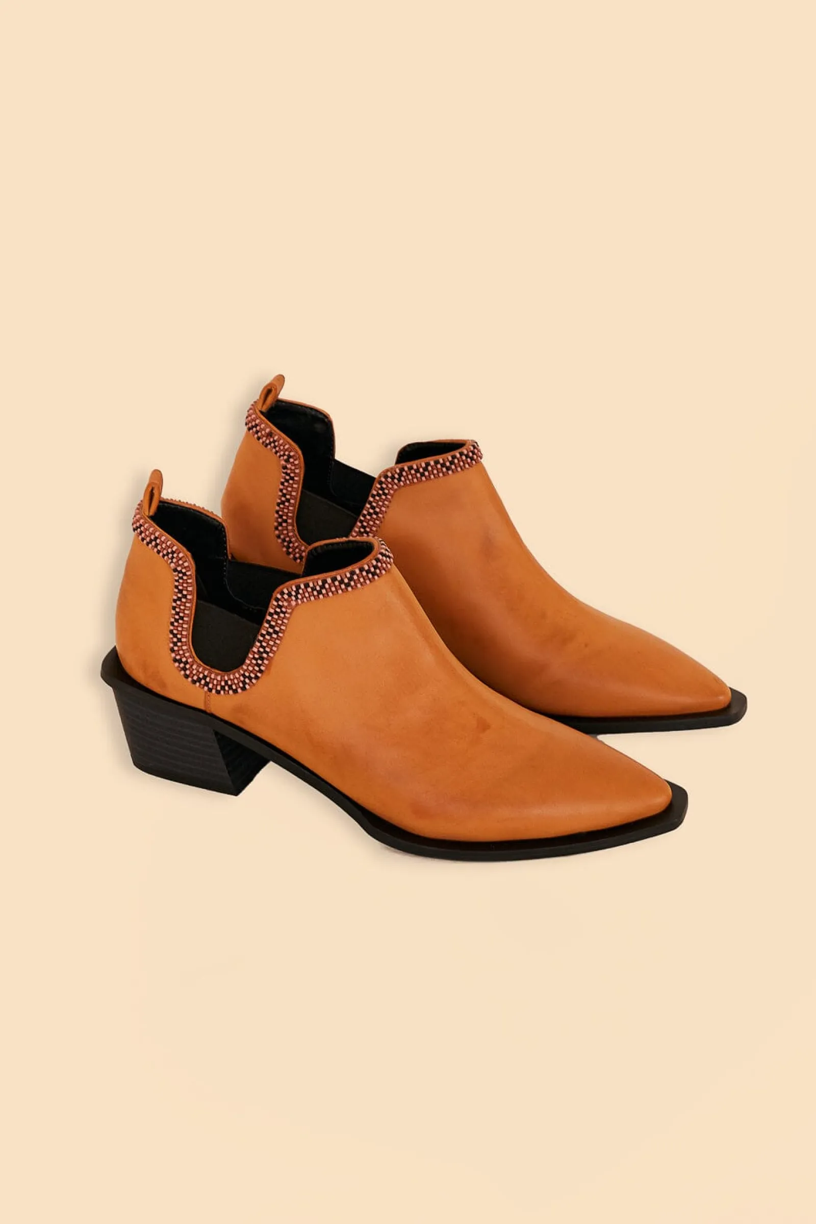  CARAMEL LOW CUT BOOT