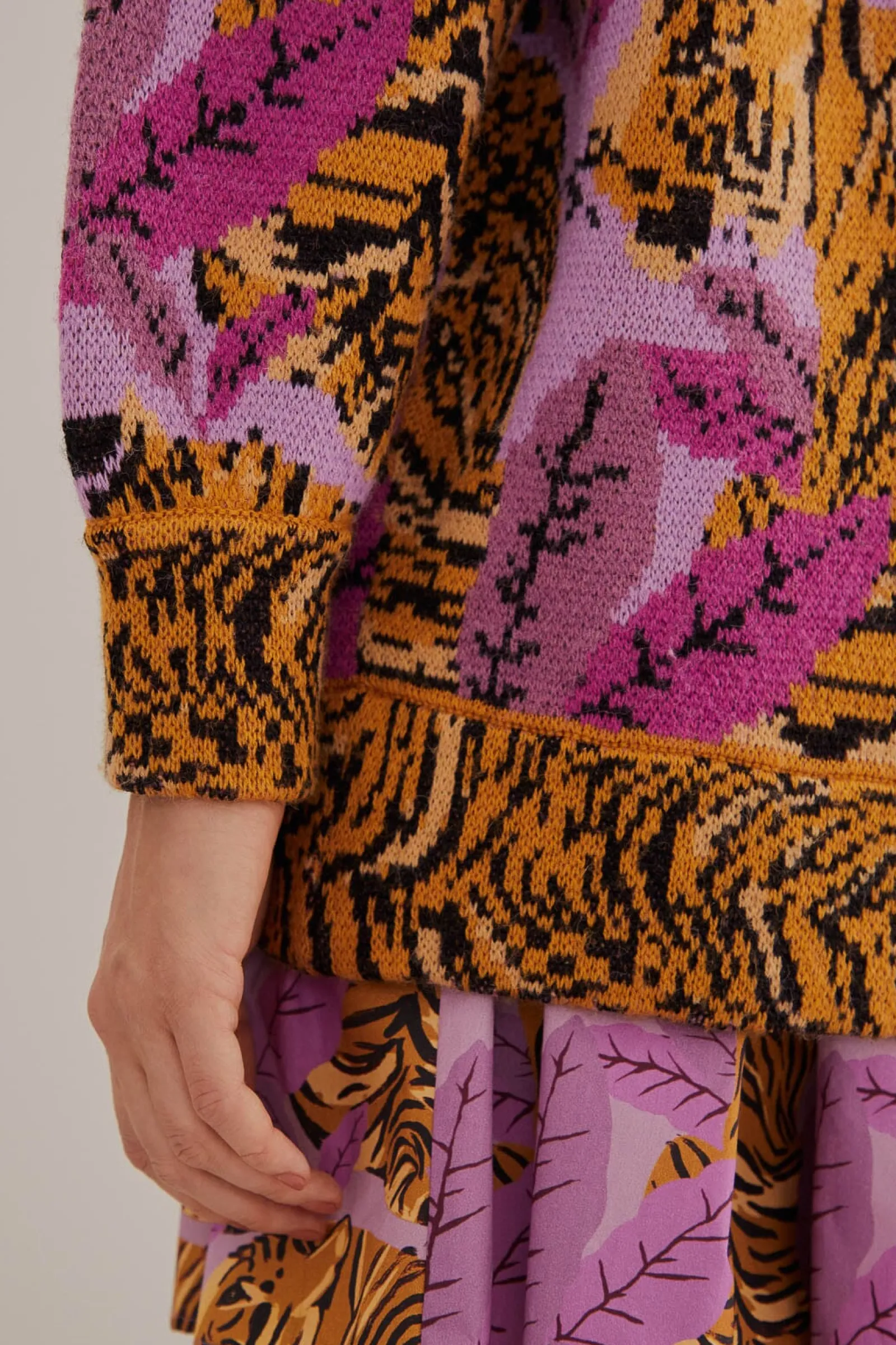 LAVENDER TIGER LEAVES KNIT CARDIGAN