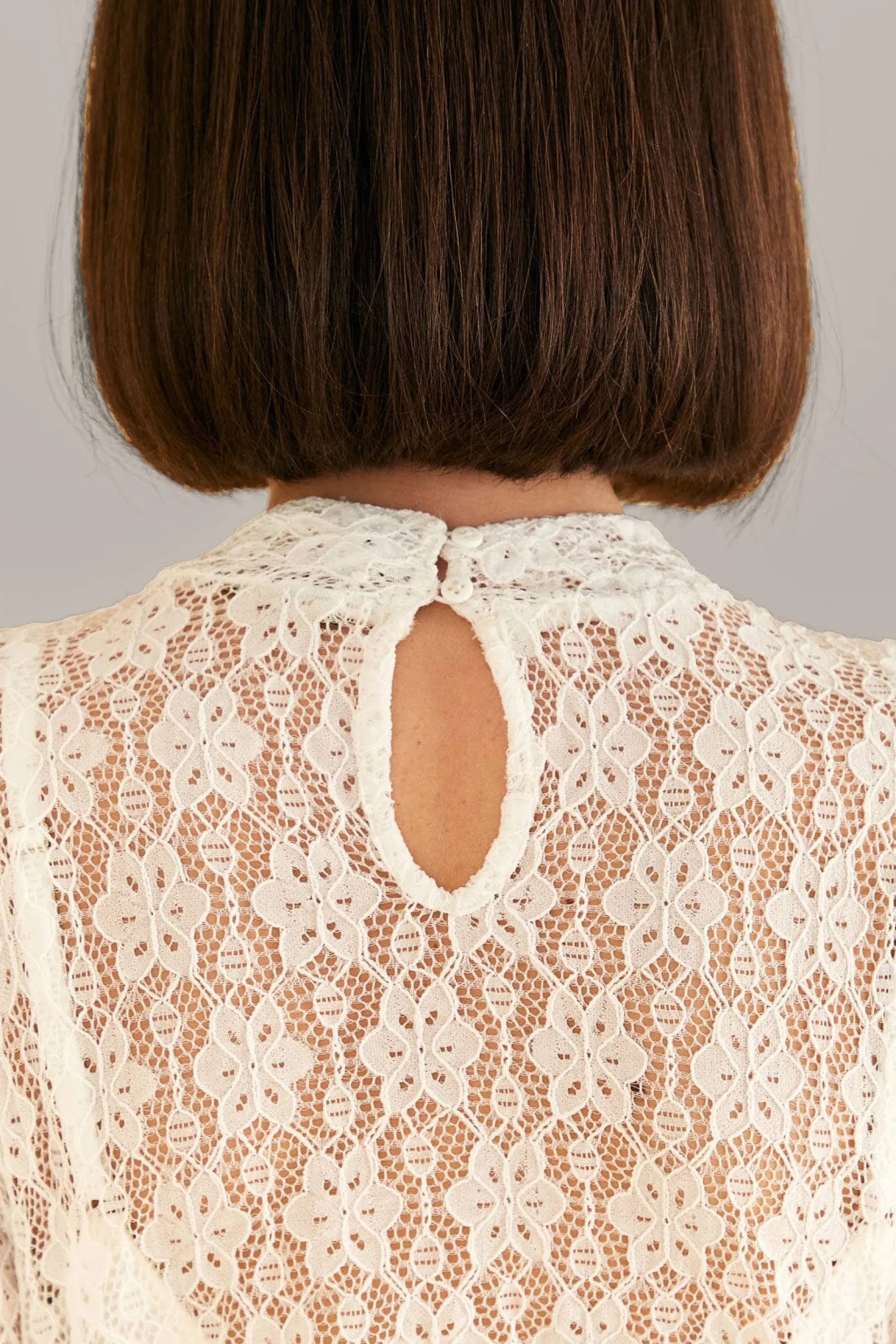 WHITE LACE LONG SLEEVE BLOUSE